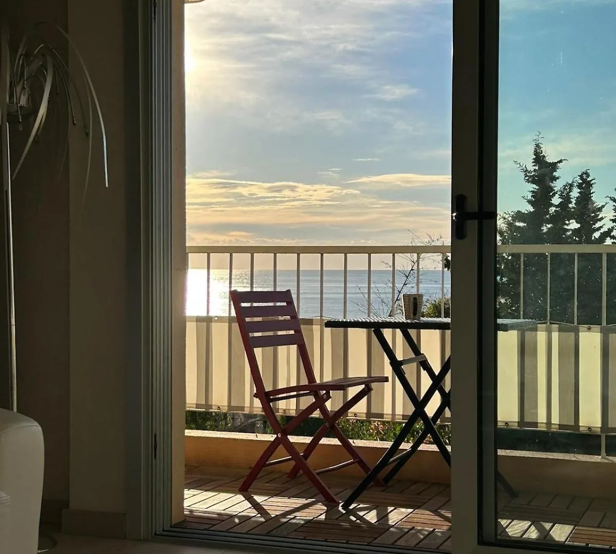 Elegant Apartment With Sea View And Menton France