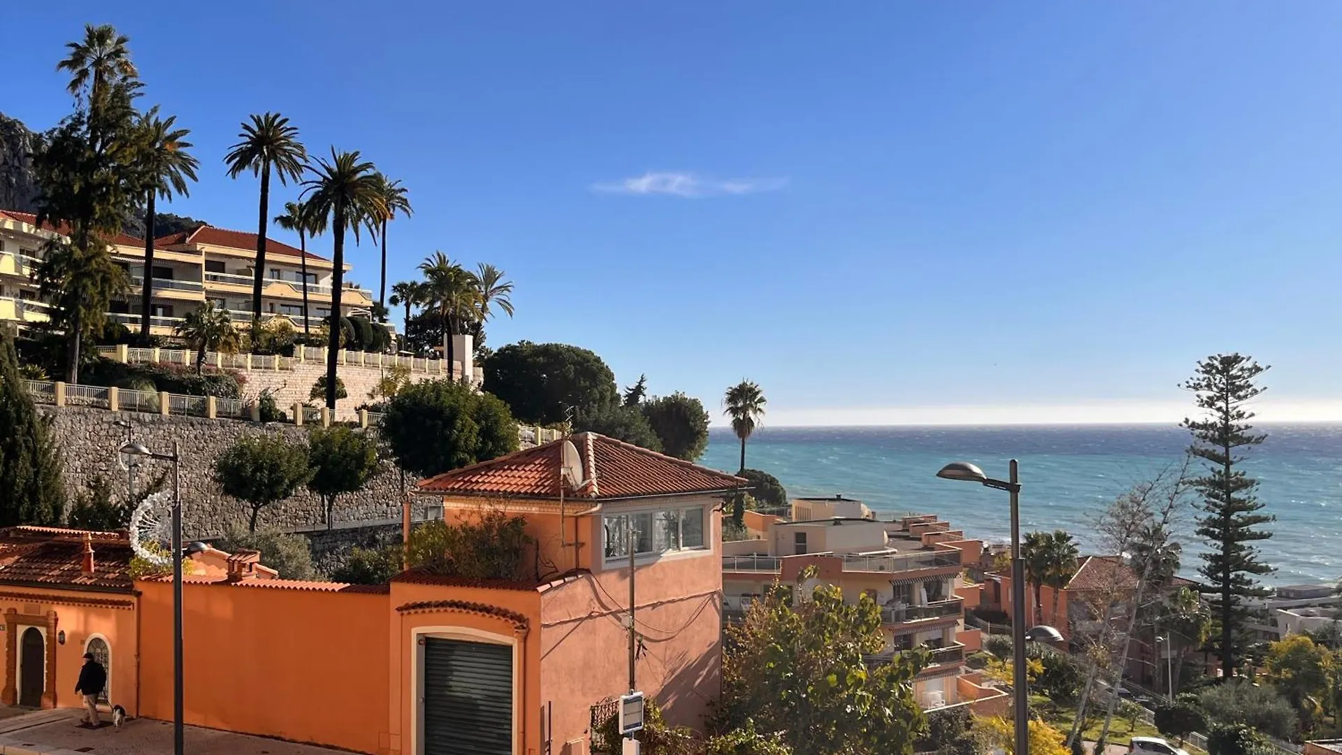Elegant Apartment With Sea View And Menton