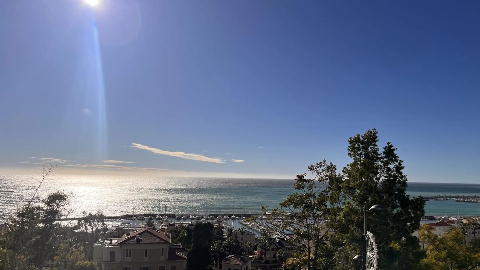 Elegant Apartment With Sea View And Menton