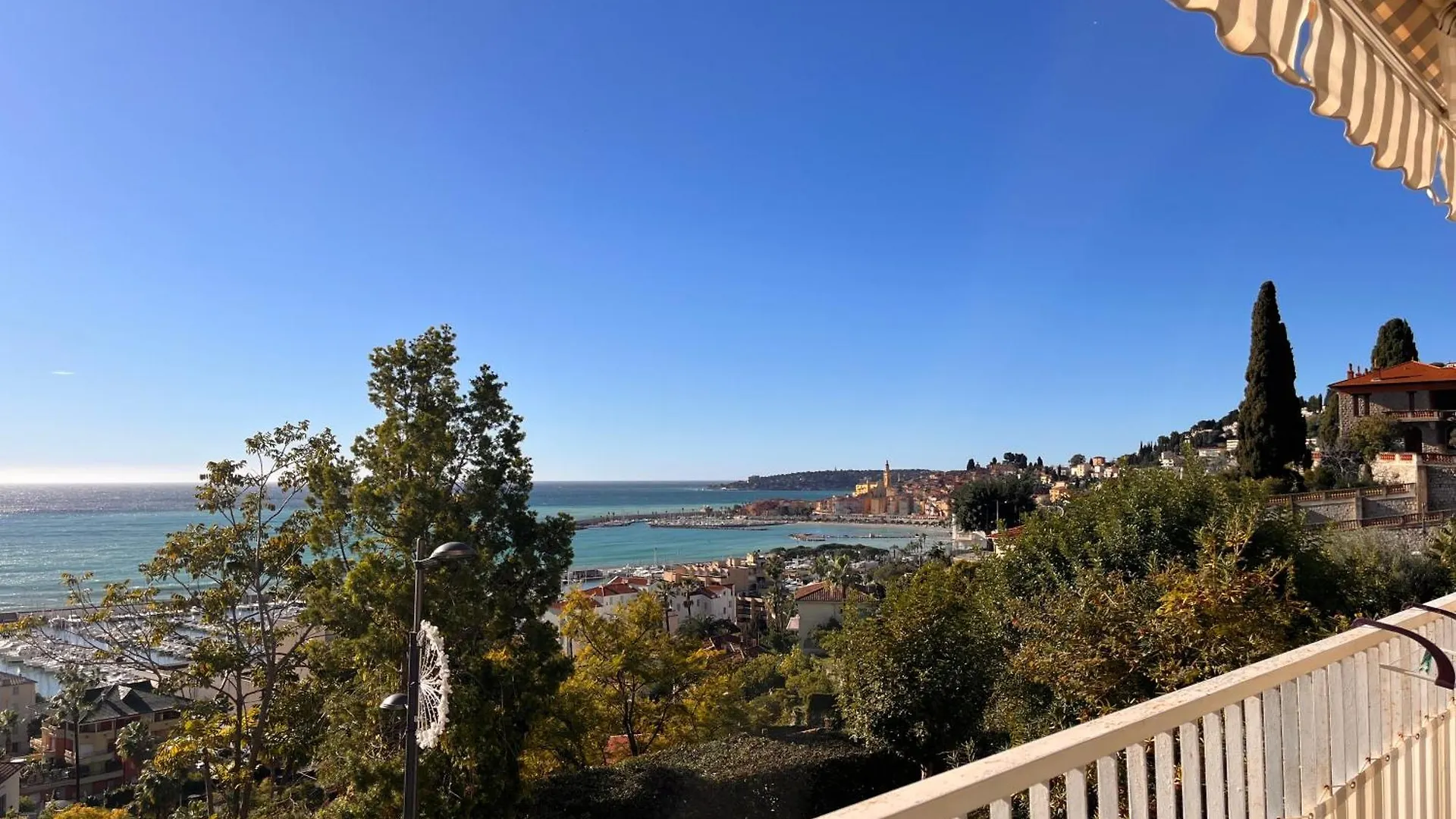 Elegant Apartment With Sea View And Menton France