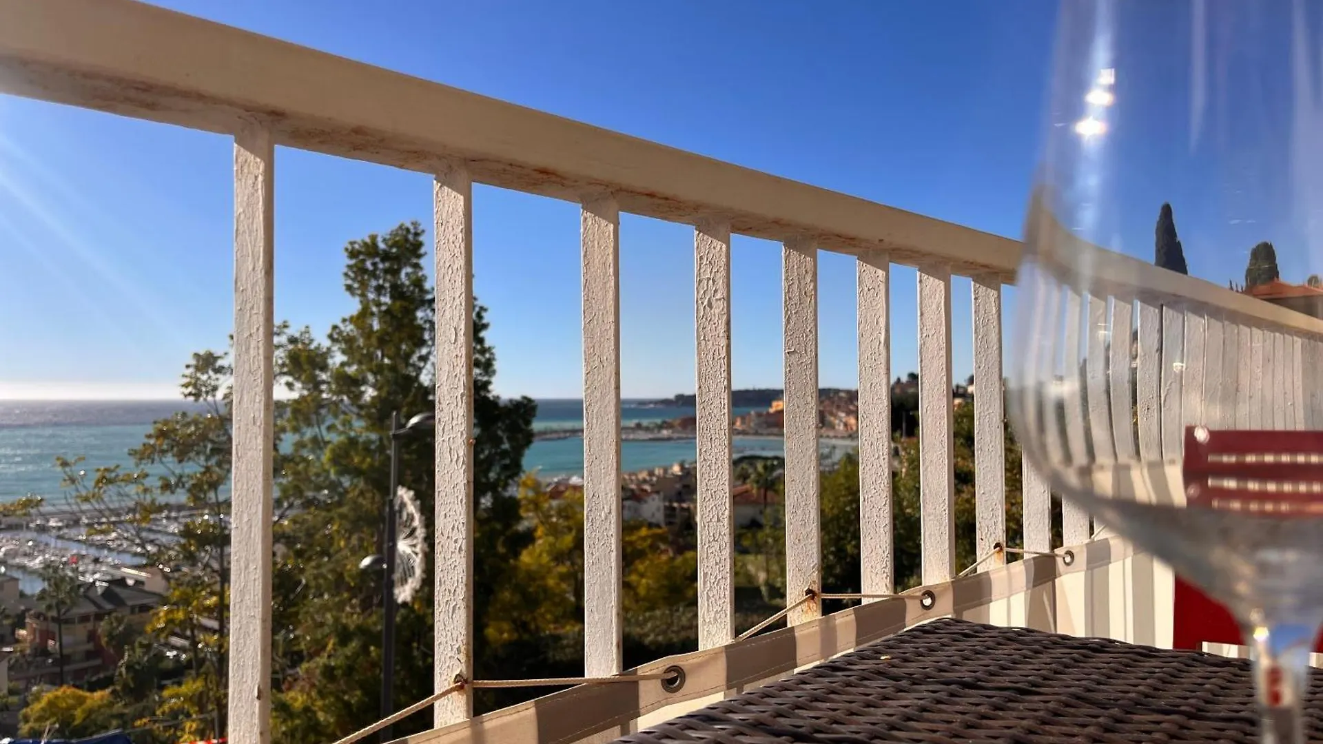 Elegant Apartment With Sea View And Menton