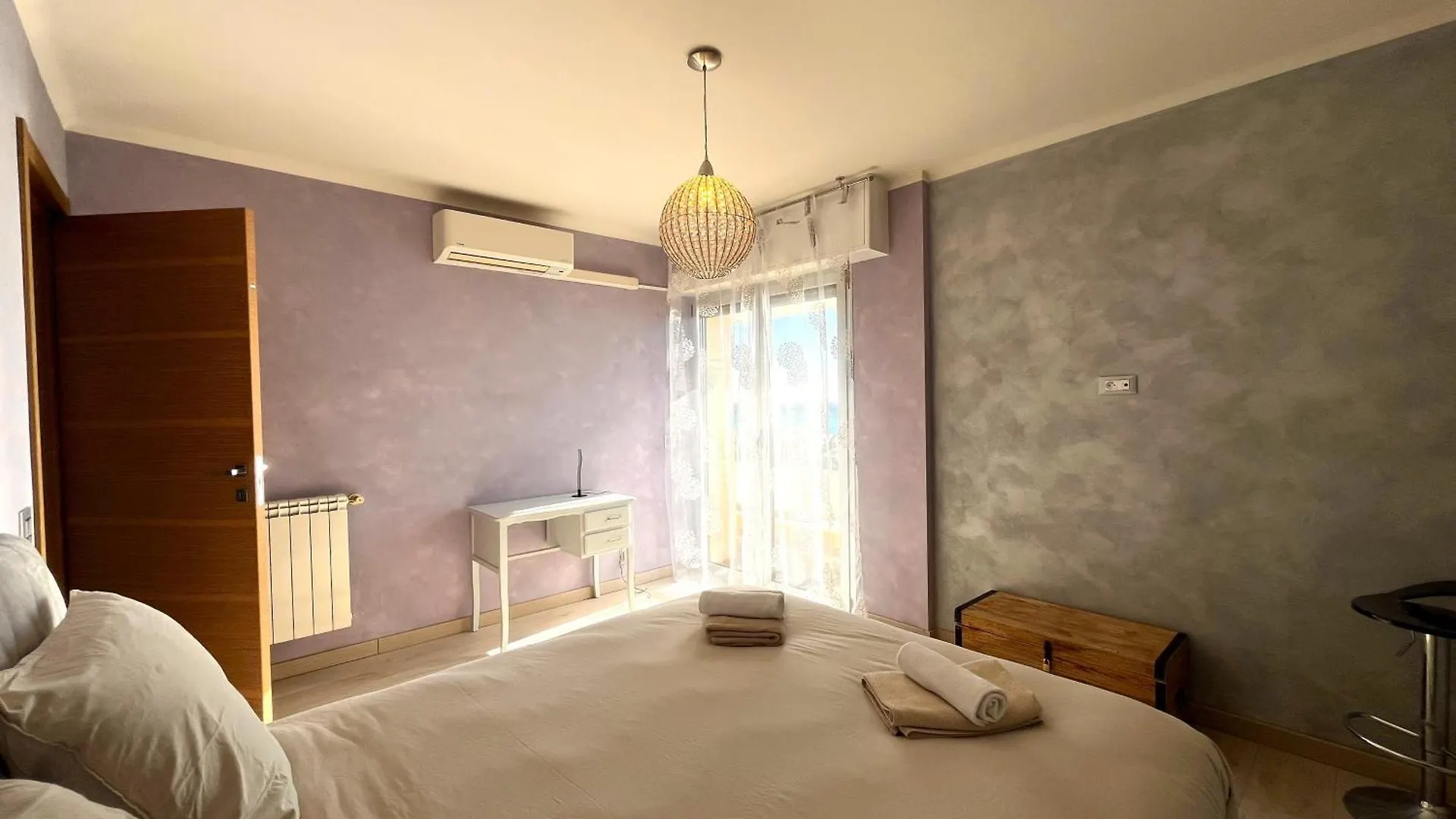 Elegant Apartment With Sea View And Menton France