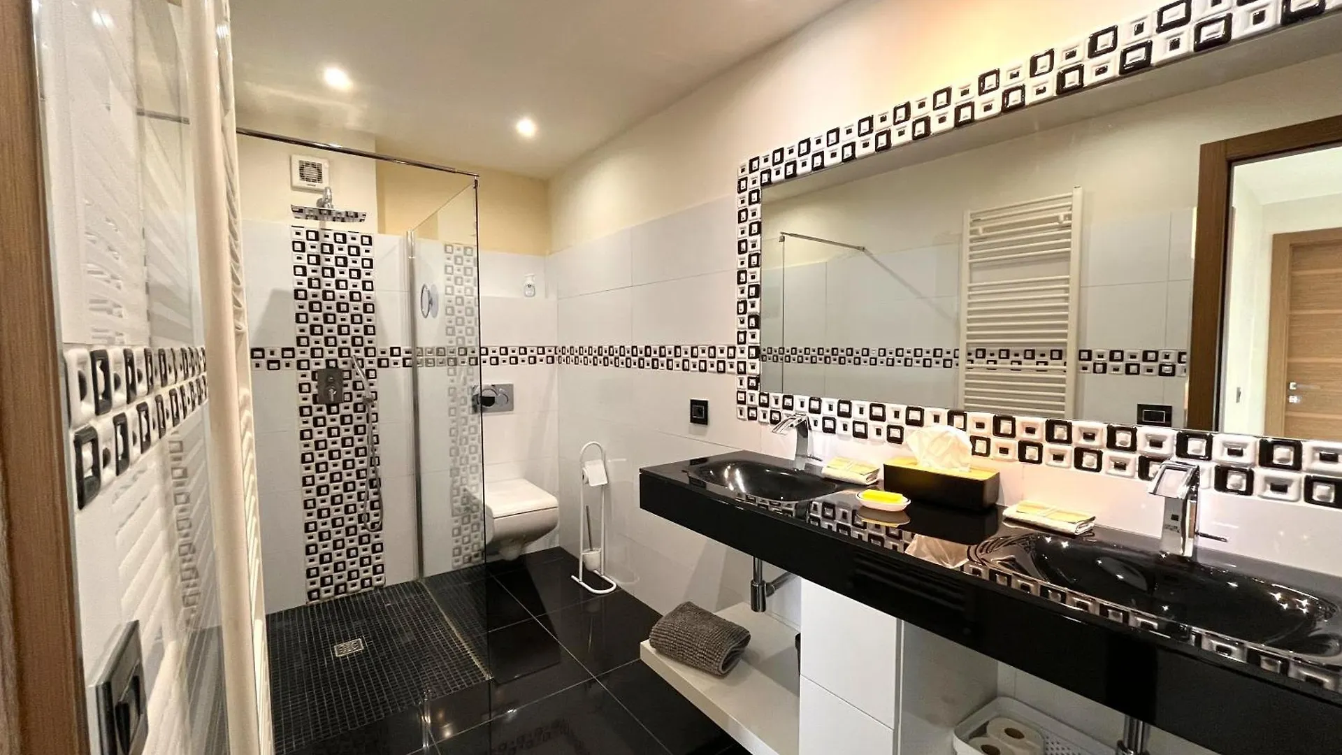 Elegant Apartment With Sea View And Menton France