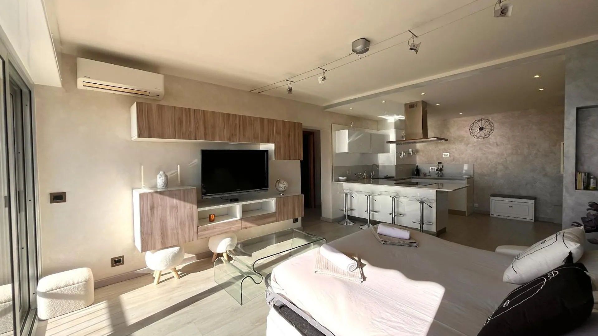 Elegant Apartment With Sea View And Menton 0*,  France