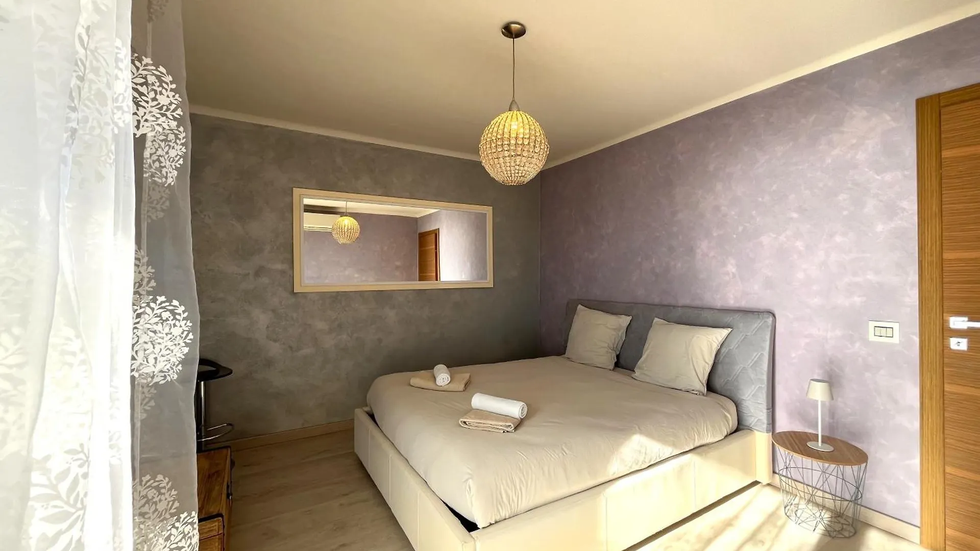 Elegant Apartment With Sea View And Menton