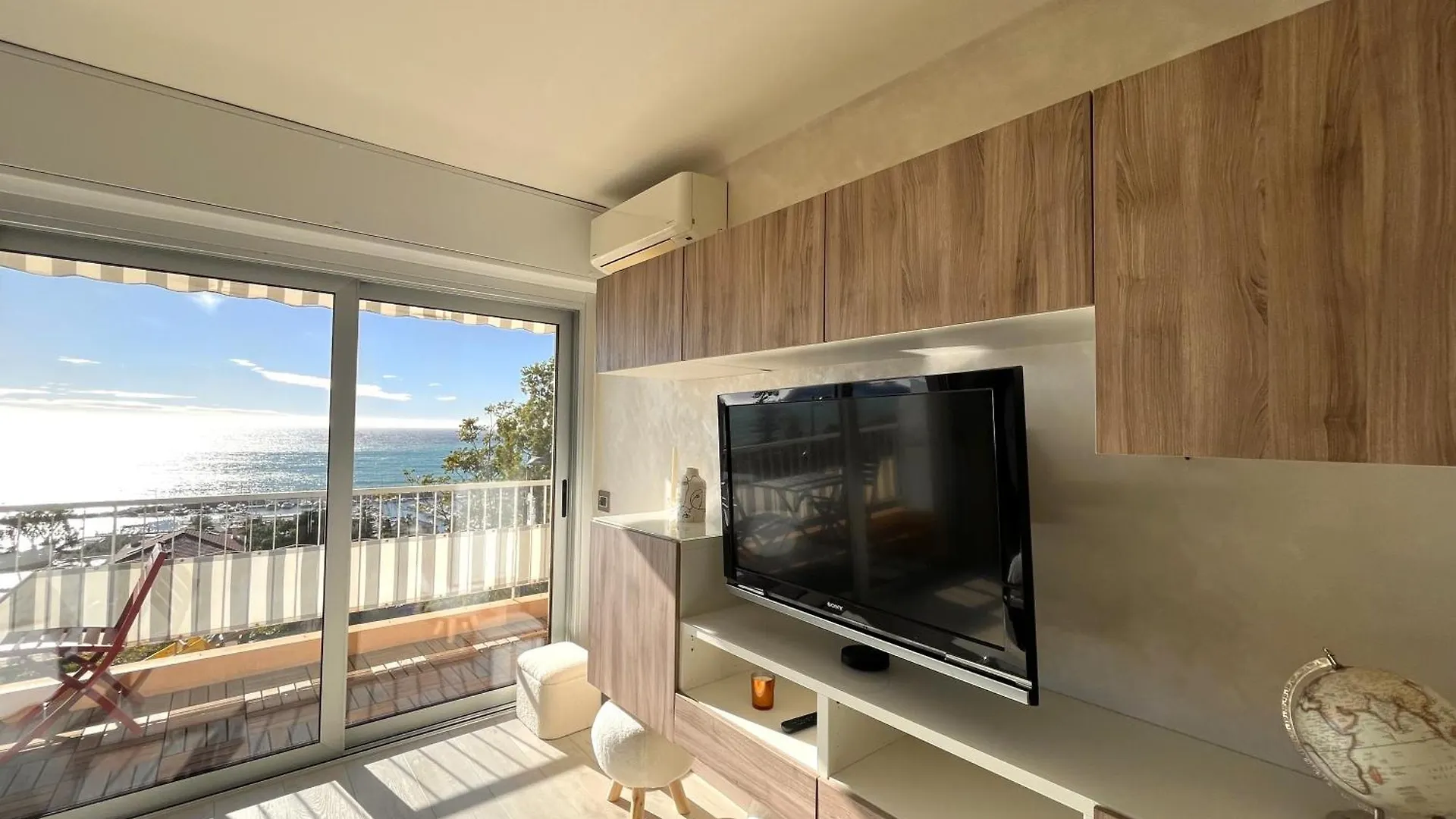 Elegant Apartment With Sea View And Menton